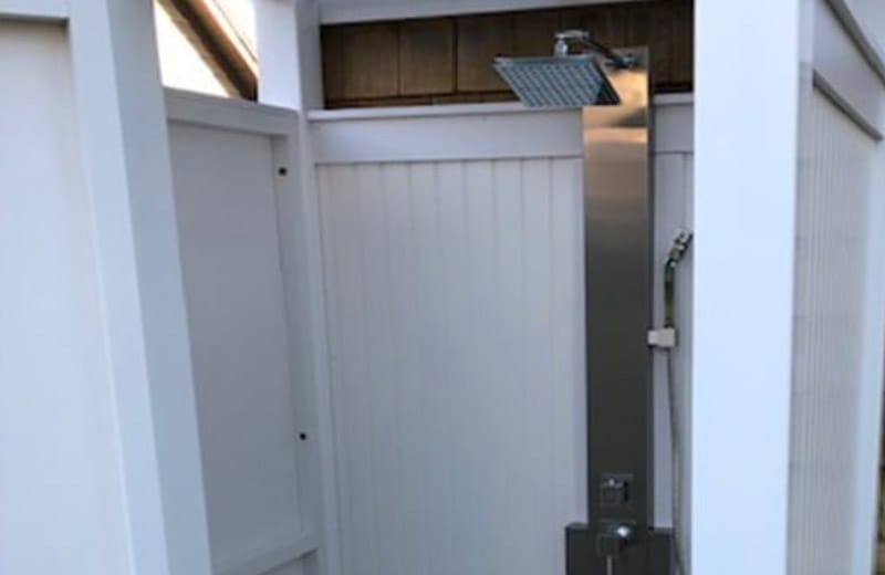 4 sided outdoor shower walls